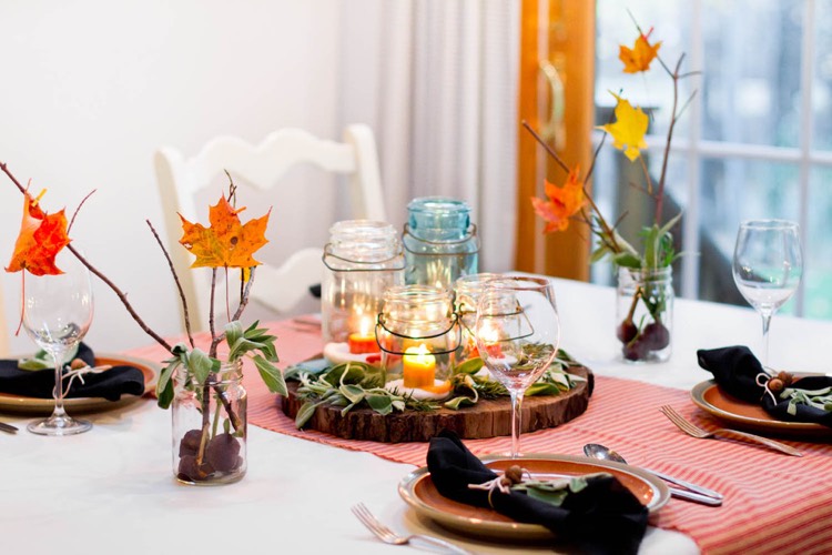 deco dautomne déco table feuilles automne orange photophores bocaux